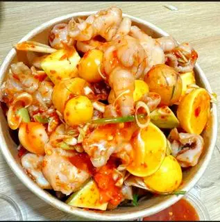 Hình ảnh Chân gà mix trứng non sốt Thái