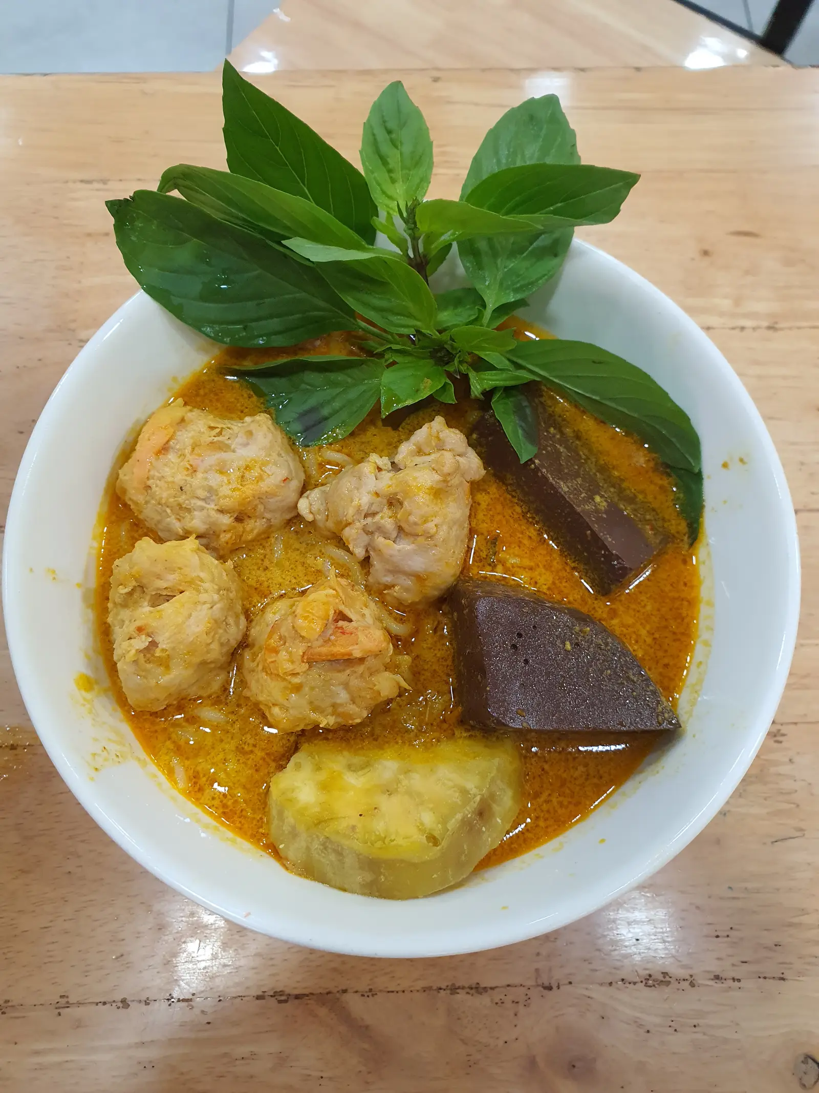 Hình ảnh Cà ri chả tôm,cua