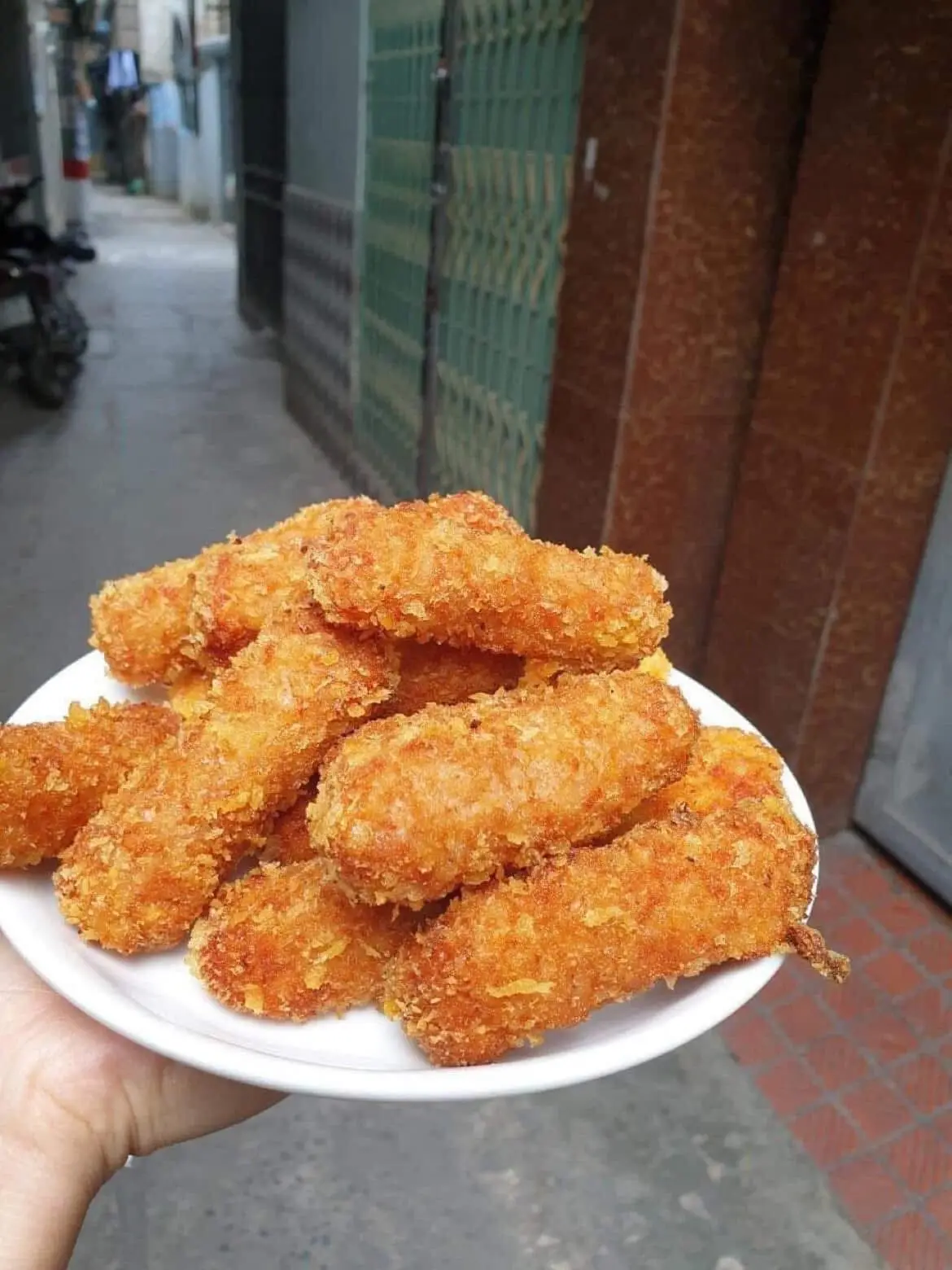 Hình ảnh Nem chua rán trần công châu (5 cái)