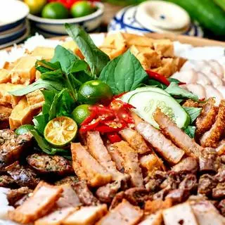 Hình ảnh 1 suất bún đậu +chả+thịt+nước Dasani