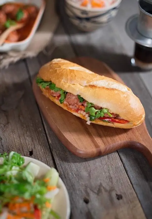 Hình ảnh Bánh mỳ truyền thống - trà chanh