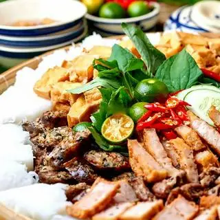 Hình ảnh 1 suất bún đậu+chả+thịt+coca