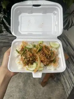 Hình ảnh Cơm gà mắm tỏi nhà làm chất lượng