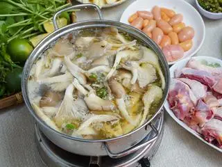 Hình ảnh Lẩu gà lá é lớn :330k