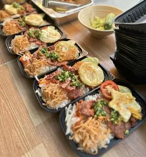 Hình ảnh CƠM Tấm thịt Nướng,Bì. Trứng