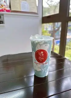 Hình ảnh trà sữa bồng bềnh (đậu biếc)