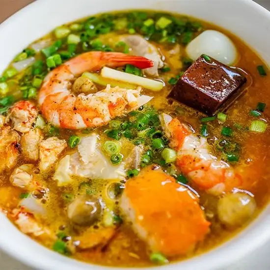 Hình ảnh bánh canh cua thập cẩm+ tô muỗng đũa 