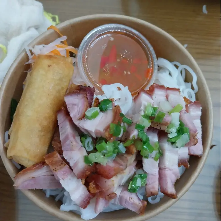 Hình ảnh bún heo quay+chả giò+cafe sữa tươi