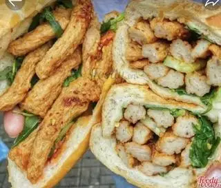 Hình ảnh bánh mì chả cá nóng 