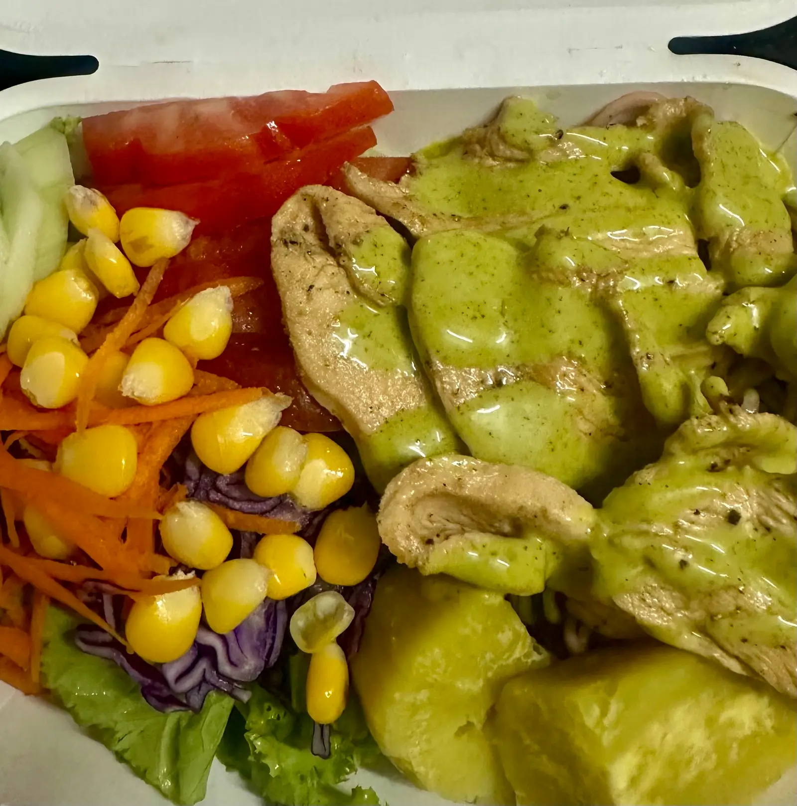 Hình ảnh Ức gà sốt pesto