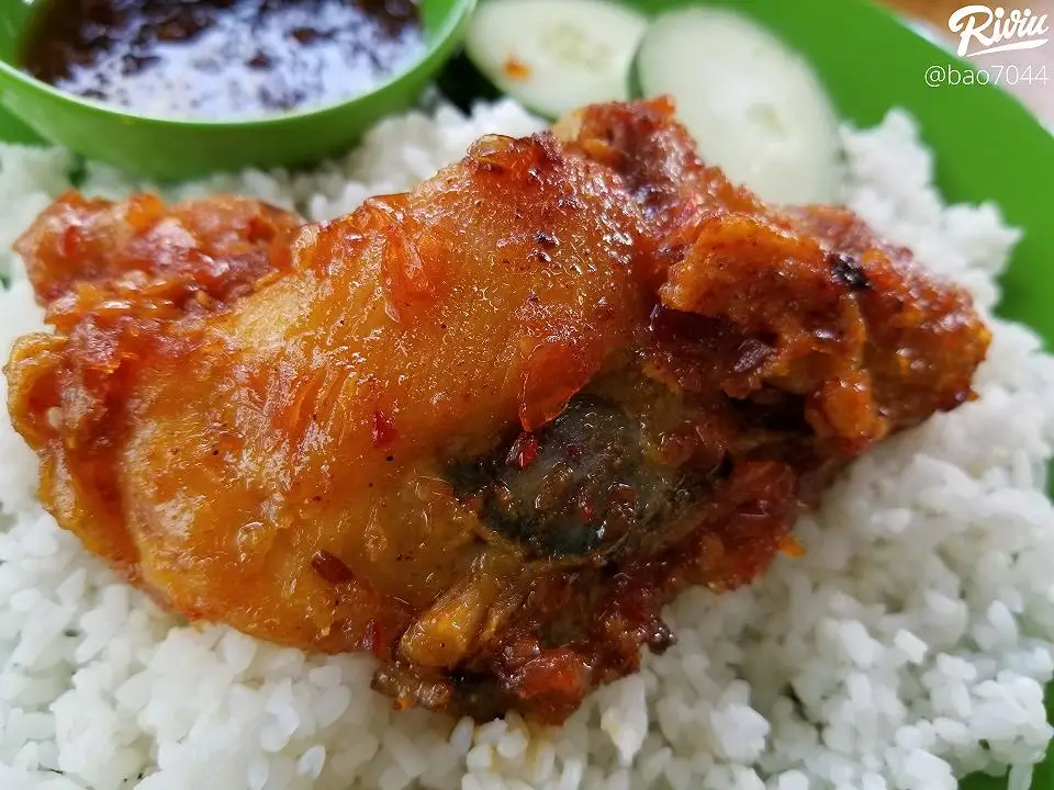 Hình ảnh Cơm Gà Chiên Mắm  (tặng kèm tráng miệng)