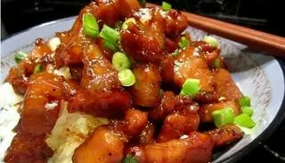 Hình ảnh Cơm thịt kho tiêu
