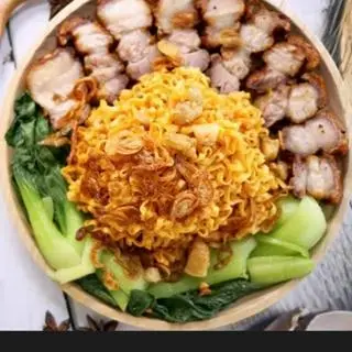 Hình ảnh mì trộn ba chỉ chiên giòn
