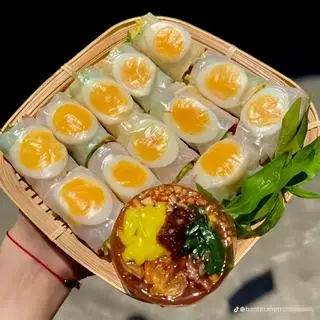Hình ảnh Bánh tráng Cuộn Chấm Sốt Me