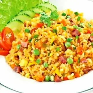 Hình ảnh Cơm chiên dương châu - đùi gà mắm tỏi
