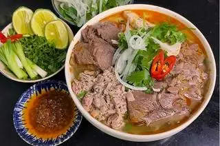 Hình ảnh Bún bò Tái Nạm Chả