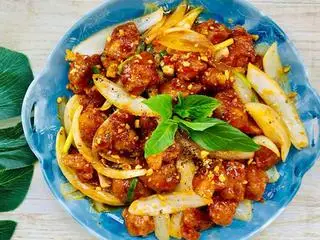 Hình ảnh Sụn gà chiên sốt bơ tỏi 