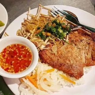 Hình ảnh Cơm tấm sườn lớn