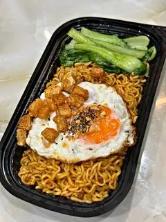 Hình ảnh Mì trộn trứng tóp mỡ 