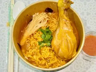 Hình ảnh Mì cay lẩu Thái đùi gà mọng nước