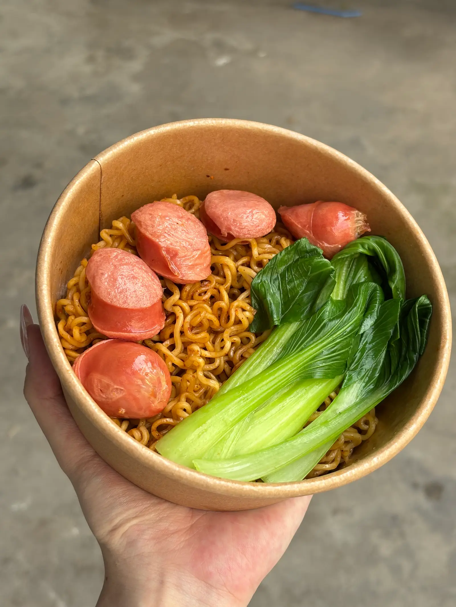 Hình ảnh Mì trộn xúc xích