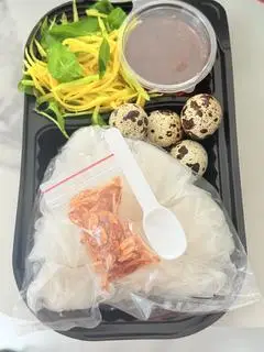 Hình ảnh Bánh tráng chấm sốt tắc 