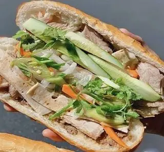 Hình ảnh Bánh mì pate chả lụa