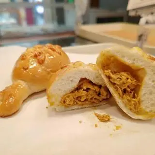 Hình ảnh Bánh Mì Gà Xé Đút Lò Đặc Biệt 