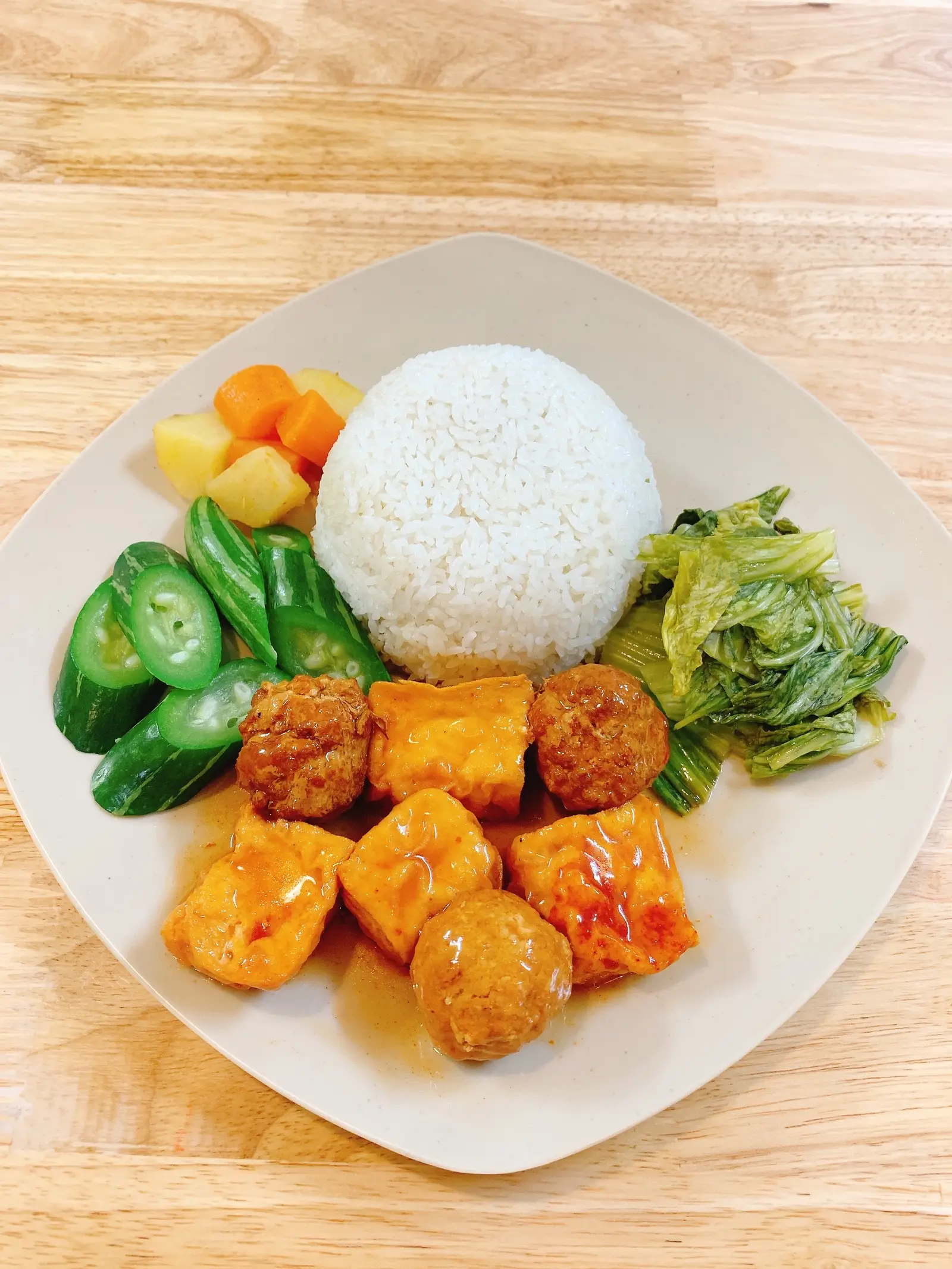 Hình ảnh Cơm đậu sốt xíu mại