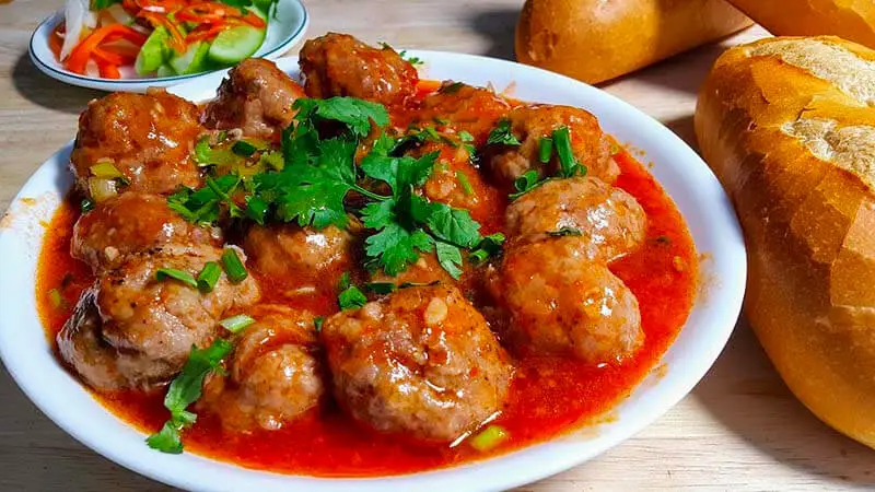 Hình ảnh Cơm xíu mại sốt cà