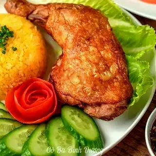 Hình ảnh Cơm gà xối mỡ - góc tư