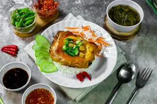 Hình ảnh Cơm Gà Nướng - Má Đùi