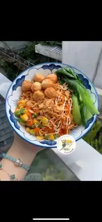 Hình ảnh Mì Trộn Cá Viên – Trộn Sẵn Sốt Đậm Vị