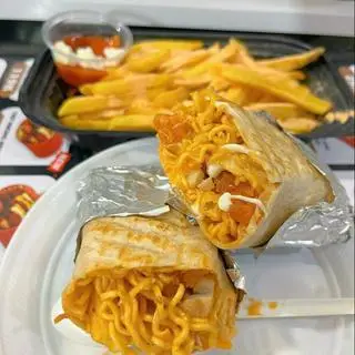 Hình ảnh Tacos mỳ trộn thịt nướng