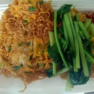Hình ảnh Mì Xào 2 Trứng + Trà Dâu Ly Lớn 