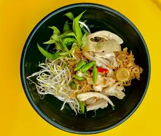 Hình ảnh Mì trộn gà xé cơ bản