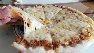 Hình ảnh Pizza bò bằm