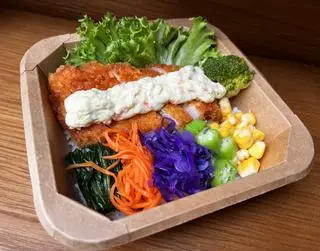 Hình ảnh CƠM THỊT GÀ CHIÊN XÙ