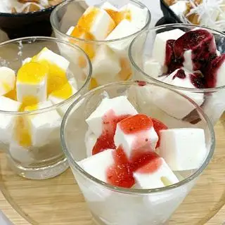 Hình ảnh Sữa chua dẻo mix sốt hoa quả
