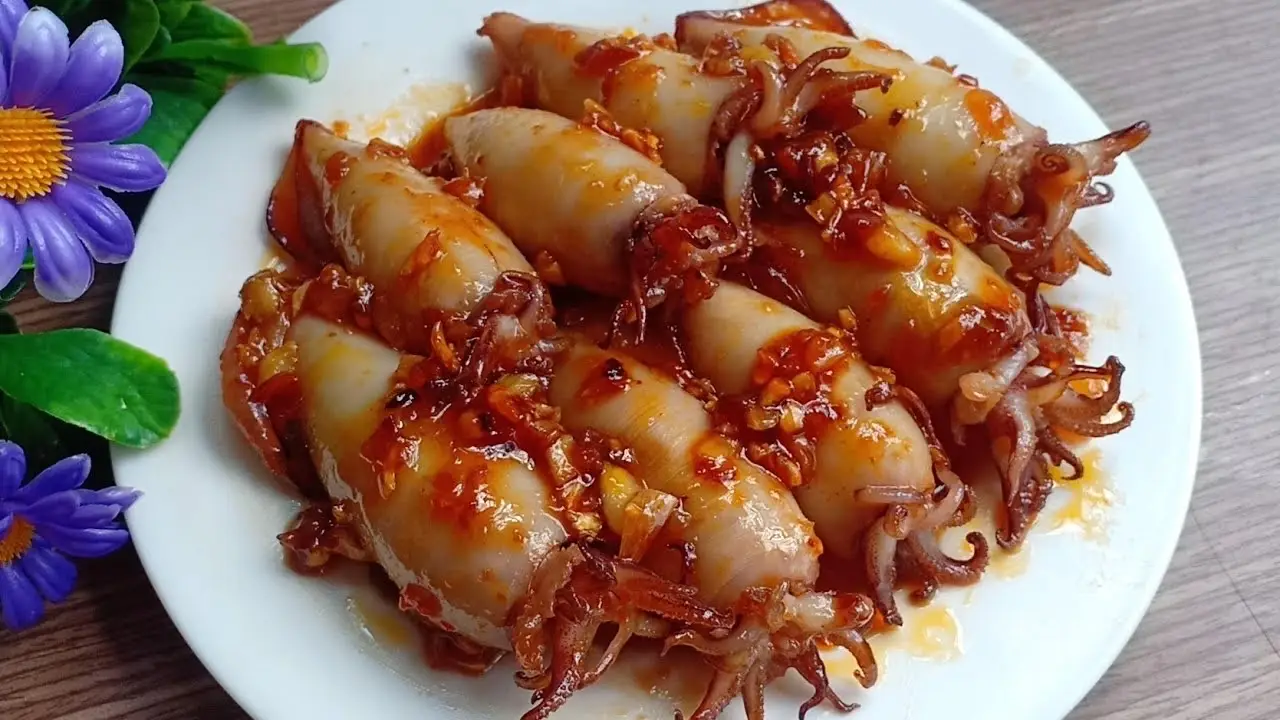 Hình ảnh Cơm Mực Nhồi Thịt Rim Kẹo