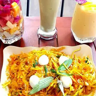 Hình ảnh Bánh tráng trộn đặc biệt full topping