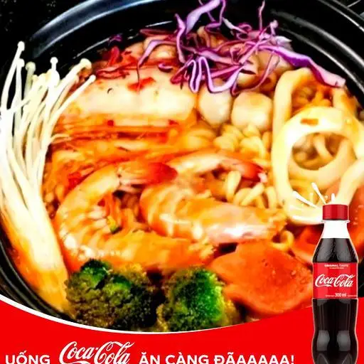 Hình ảnh Mì cay thập cẩm + Coca