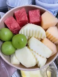 Hình ảnh COMBO TRÁI CÂY MIX ĐẸP DA (DƯA HẤU- TÁO- NHO- DƯA LƯỚI)