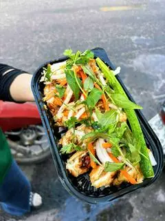 Hình ảnh Bánh mì hến cắt hộp