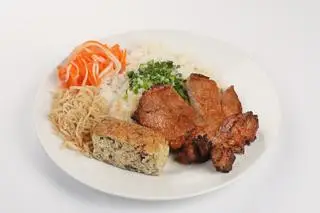 Hình ảnh Cơm tấm sườn bì chả trứng