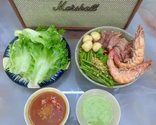 Hình ảnh Mì trộn tôm và bò