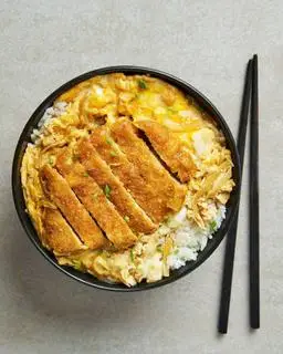 Hình ảnh Cơm heo chiên giòn sốt trứng(卵豚カツ)