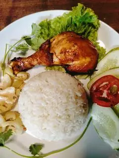 Hình ảnh Cơm đùi gà nướng lá chanh