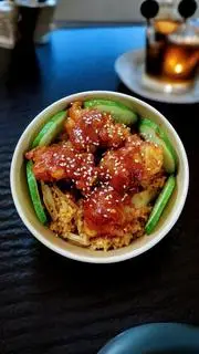 Hình ảnh cơm rang kim chi gà sốt cay