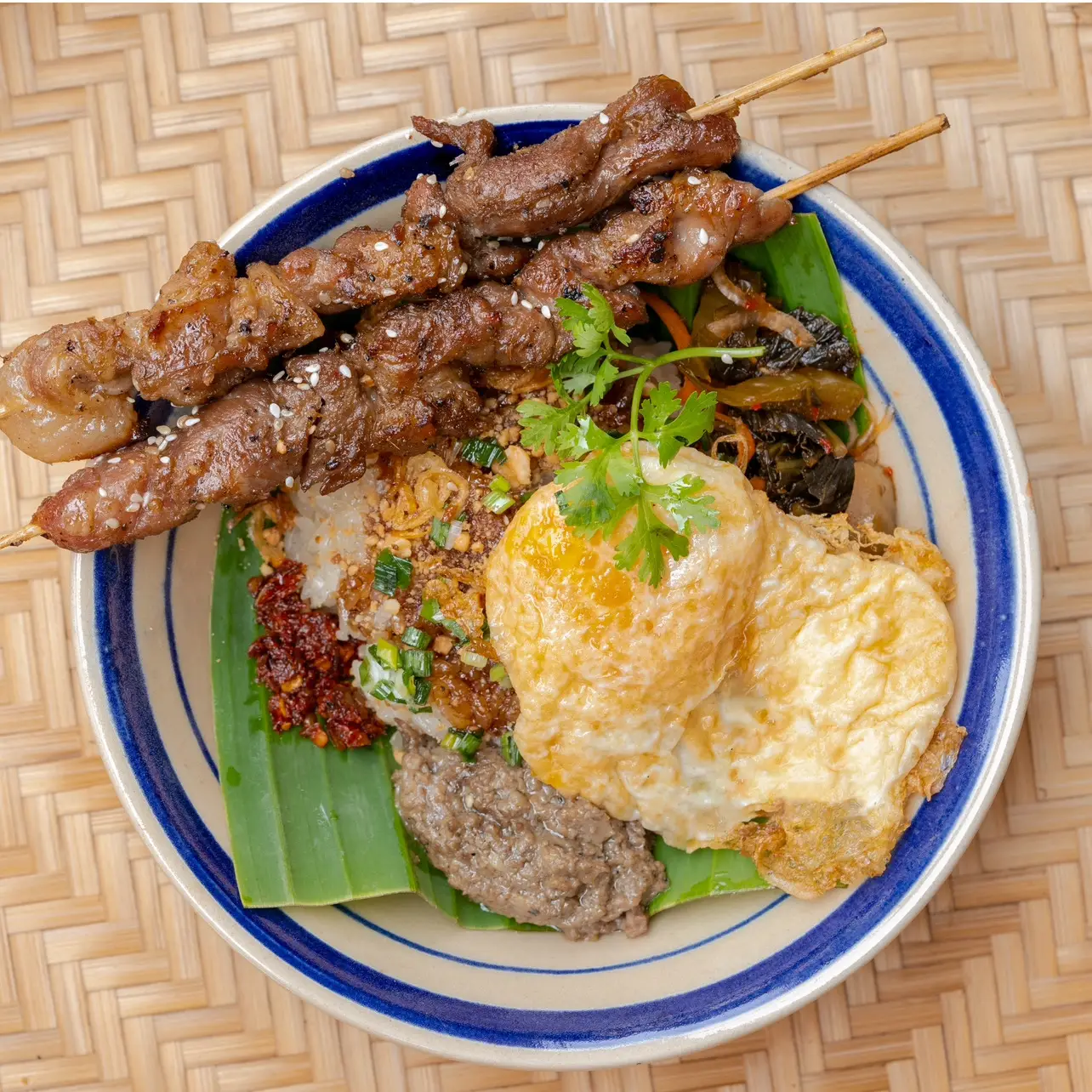 Hình ảnh Xôi 2 Xiên Nướng Ốp Đào Pate
